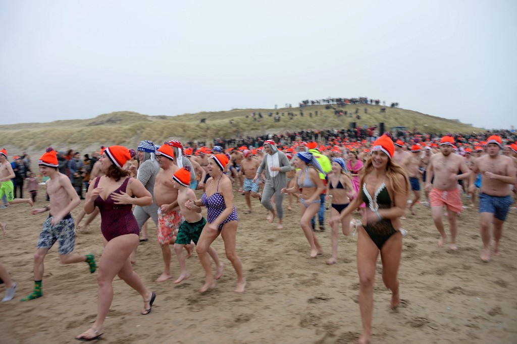 ../Images/Nieuwjaarsduik Nederzandt 2020 039.jpg